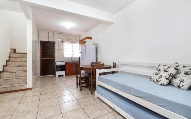 Sobrado A 100 Metros Da Praia De Morrinhos