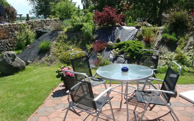 Yellow - Peter's Modern Retreat