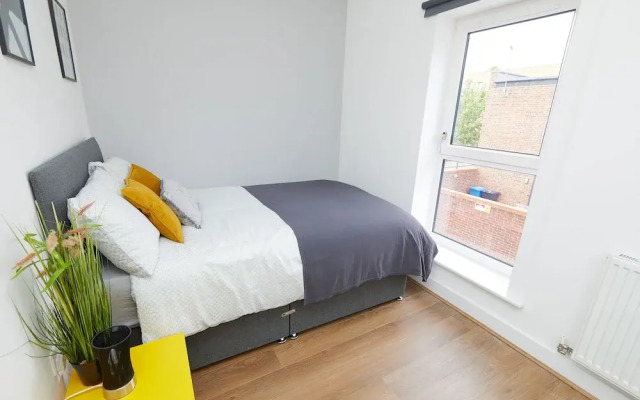 Derby City 3 Bed House- Roof Terrace