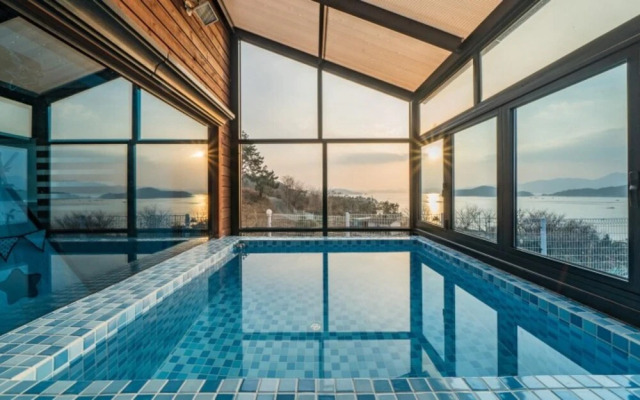 Geojedo Sea and Pool Villa