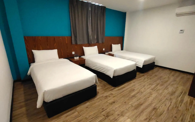 3-Plus Hotel