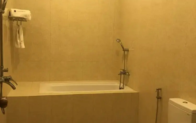 Famous Hotel Bagan 2