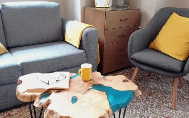 Cute Suite Apt., close to metro and highway