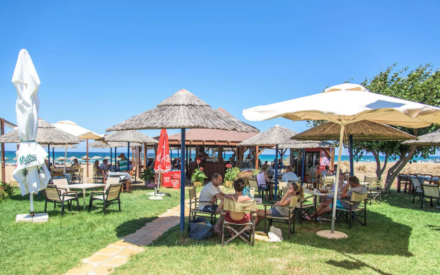 Pinelopi Beach Suites