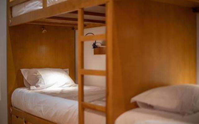 Peach Hostel & Suites
