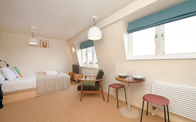 Large Studio Near Leafy Primrose Hill