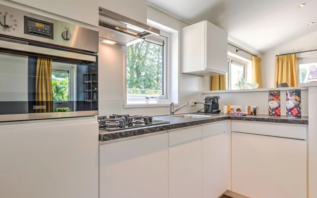 Beautiful Bungalow with Hot Tub in Kaatsheuvel