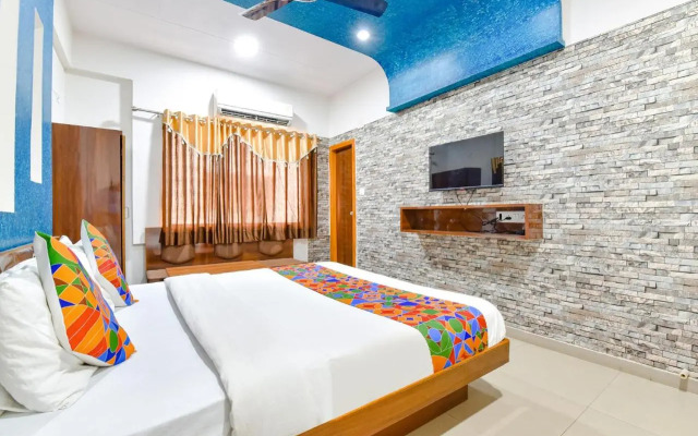Fabhotel Raj Ratna