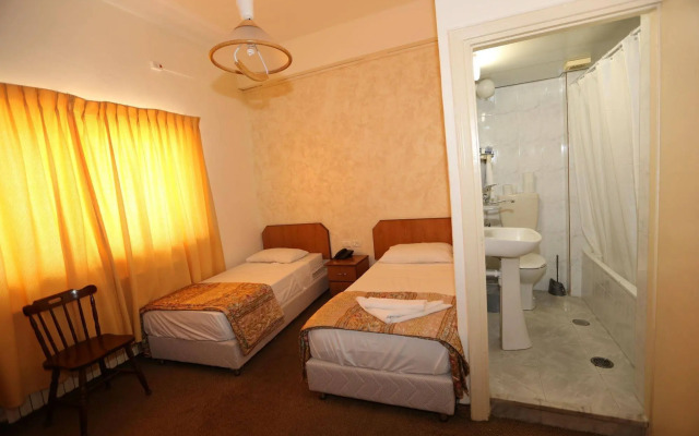 Victoria Hotel