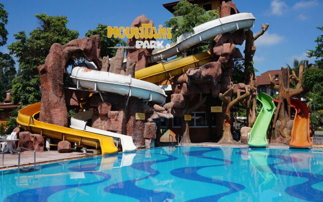 Nakhaburi Hotel & Resort