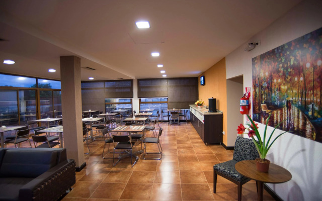 Arami Hotel & Lodge