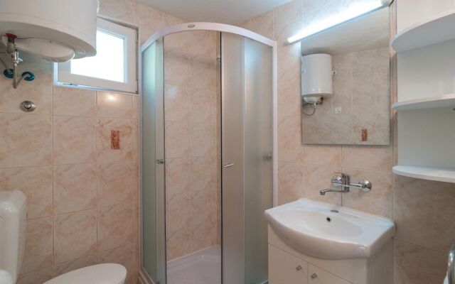 Stunning Home in Supetar With Jacuzzi, Wifi and 4 Bedrooms