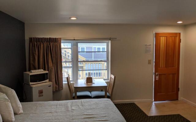 Crystal Sands Motel