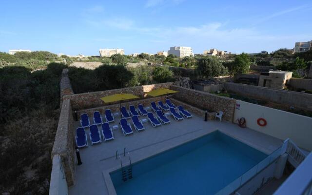 Wileg 4A Luxury Studio Apartment with Shared Swimming Pool.