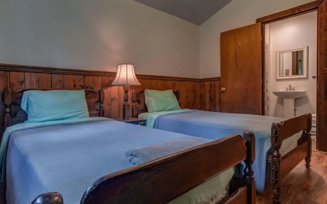 Magnolia Streamside Resort