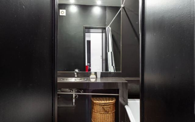 ALTIDO Bold & colourful 1-bed flat at the heart of Chiado, nearby Carmo Convent