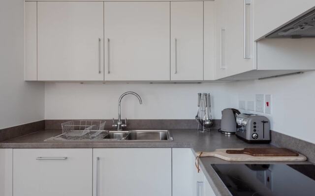 Gorgeous new 1 bed With Private Balcony, Brixton
