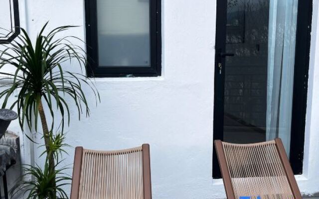 Meet Lihaihouse Homestay