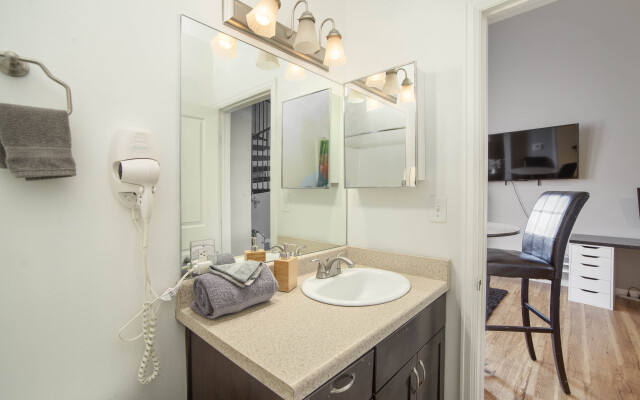 Downtown Denver 2BR Apartment - Open Plan Living!