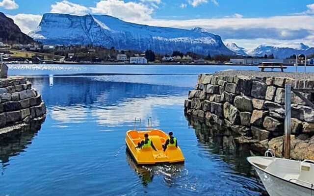 10 Person Holiday Home In Midsund