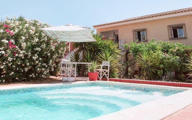 Beautiful 13 bed Villa, Private Pool, Large Garden