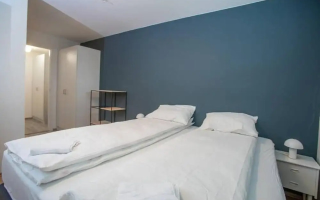 3 Bedroom Apartment With Free Parking