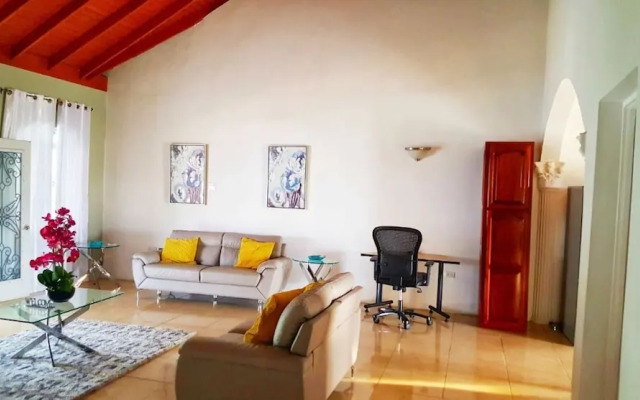 Runaway Bay Gem Villa