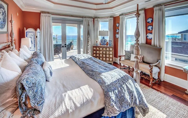 Palazzo Del Mar by RedAwning