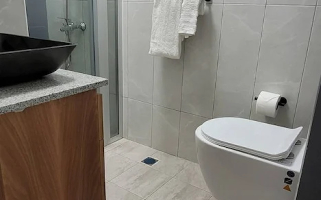 New and Modern 2 Bedroom Apt 5a