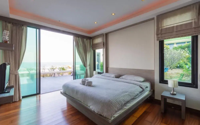Beach Front 4 Bedroom Pool Villa RV