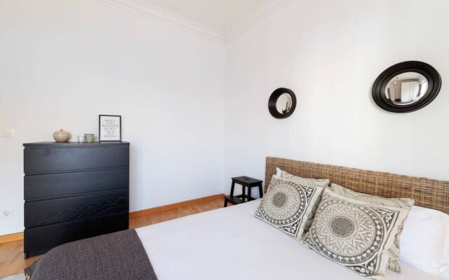 Minimalist 2bdr Apt in Lisbon, Excellent Location