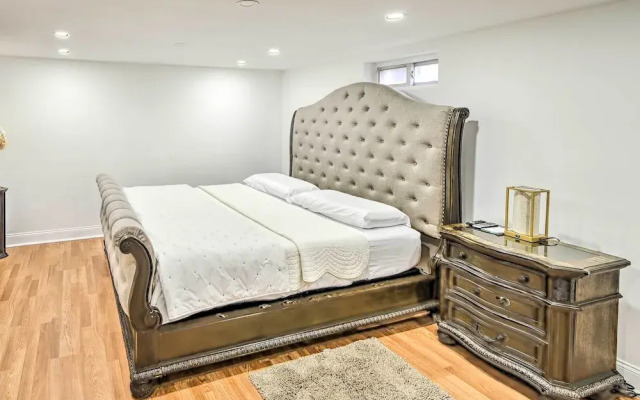 Lovely Elmont Apartment - Walk to Bus Stop!