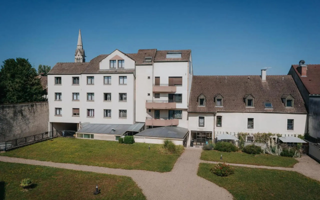 Henry II Hotel