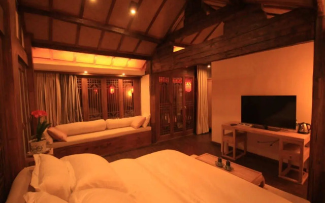 Lijiang Banxicaotang Inn