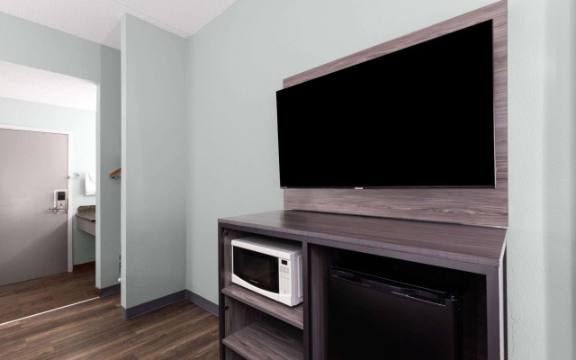 Baymont by Wyndham Creedmoor