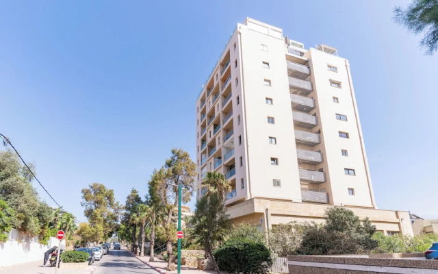 Modern Gem with Stunning Balcony by Sea N Rent