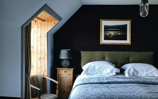 Mackay's Rooms