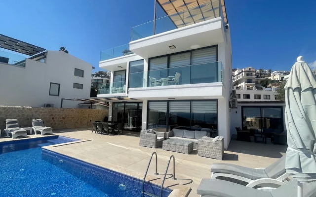 Villa Kajaim Sleeps 8 With Pool