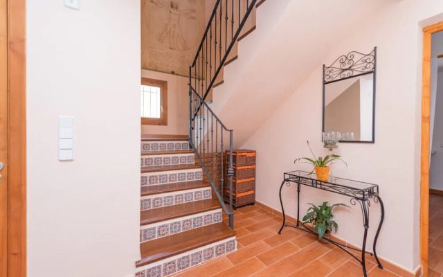 Can Canals in Art With 5 Bedrooms and 4 Bathrooms