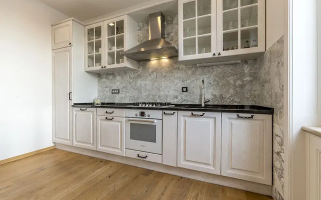 Queen Apartment