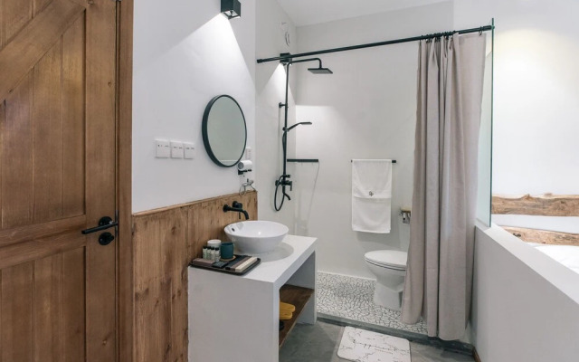 VINAWHISPER Boutique Hotel