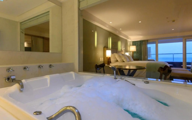 Vogal Luxury Beach Hotel & Spa
