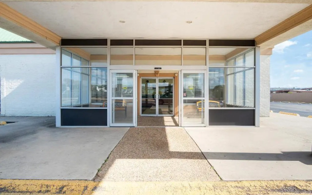 OYO Hotel Oklahoma City South I-35 and SE 29th