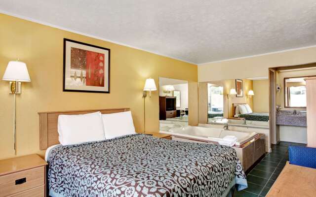 Days Inn by Wyndham Knoxville West