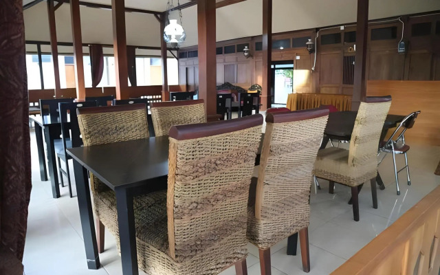 Griya Limasan Hotel
