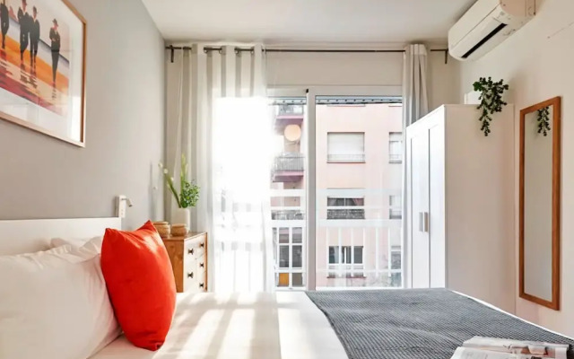 Love Local Life Near Sagrada Familia By Myrentalhost