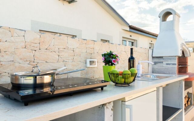 Serene Holiday Home in Novigrad with Private Pool