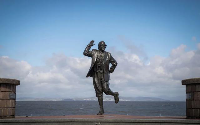 Altham Place-fully Refurbished 2-bath Bungalow