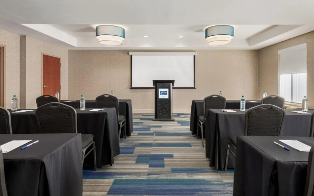 Holiday Inn Express & Suites Philadelphia - Mt. Laurel by IHG