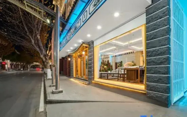 Pinecrest Intelligent Hotel